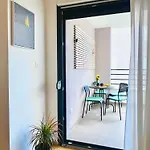 Almond 2 - Free Parking Апартаменты