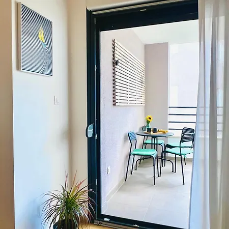 Almond 2 - Free Parking Apartment