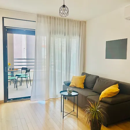 Almond 2 - Free Parking Daire