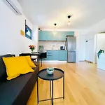 Almond 2 - Free Parking Split