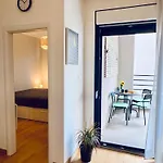 Almond 2 - Free Parking Split